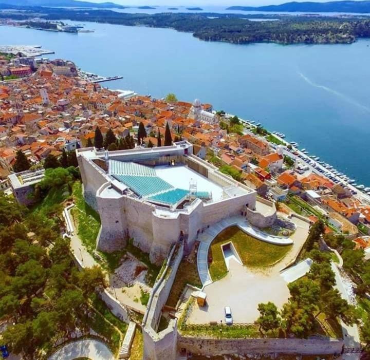 Krka Fairytale Little Castle Hotel สกราดิน ภายนอก รูปภาพ