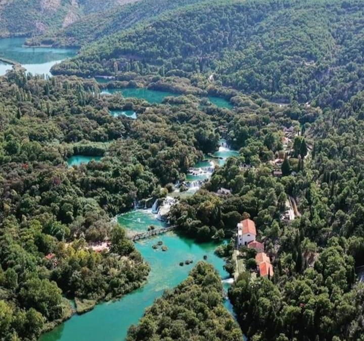 Krka Fairytale Little Castle Hotel สกราดิน ภายนอก รูปภาพ