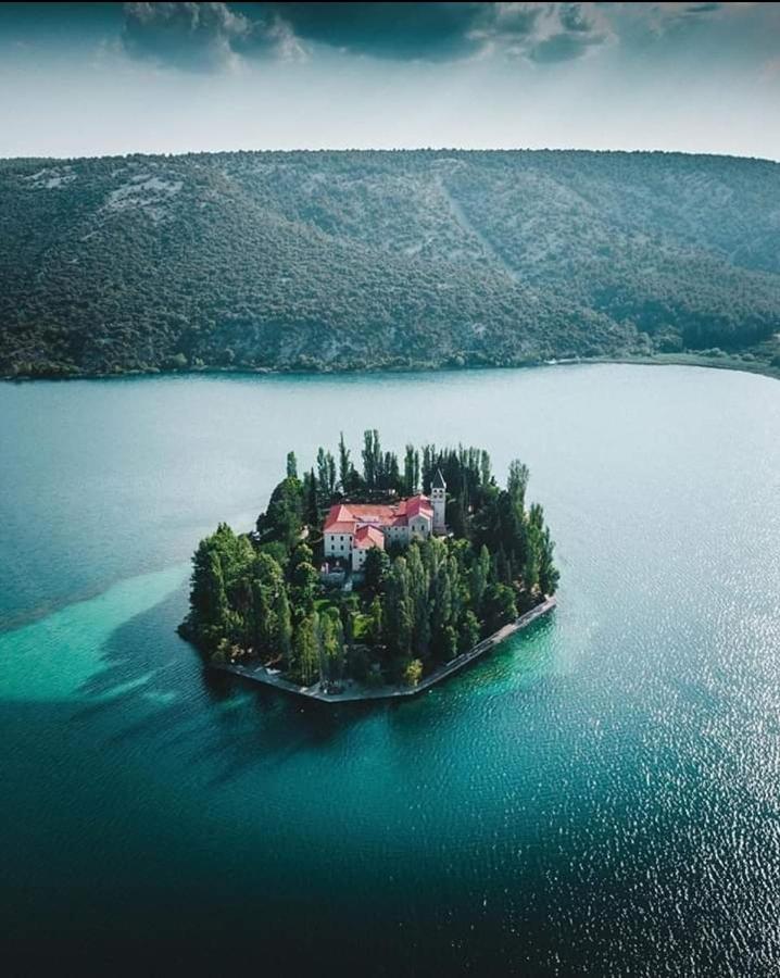 Krka Fairytale Little Castle Hotel สกราดิน ภายนอก รูปภาพ