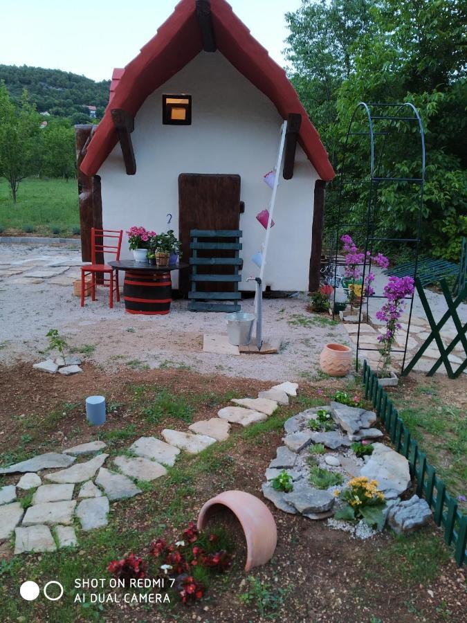 Krka Fairytale Little Castle Hotel สกราดิน ภายนอก รูปภาพ
