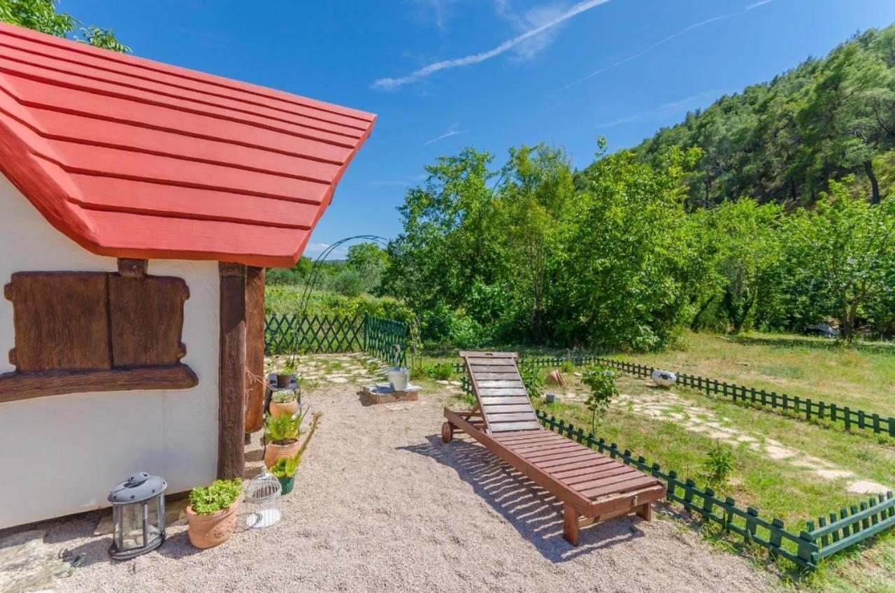 Krka Fairytale Little Castle Hotel สกราดิน ภายนอก รูปภาพ